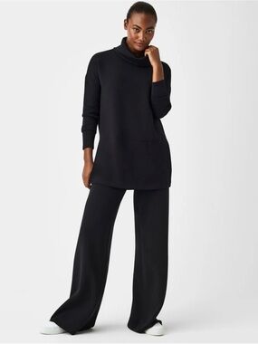 SPANX Air Essentials Turtleneck Tunic in Very Black